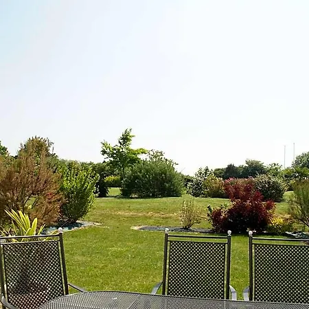 Peaceful Loire With Garden 圣吉尔-克鲁瓦德维